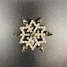 画像をギャラリービューアに読み込む, 【スワロフスキージュエリー】スノーフレイクブローチ/Snowflake brooch